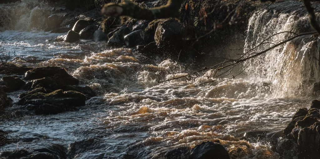 Water raging at Linn Jaw Waterfall